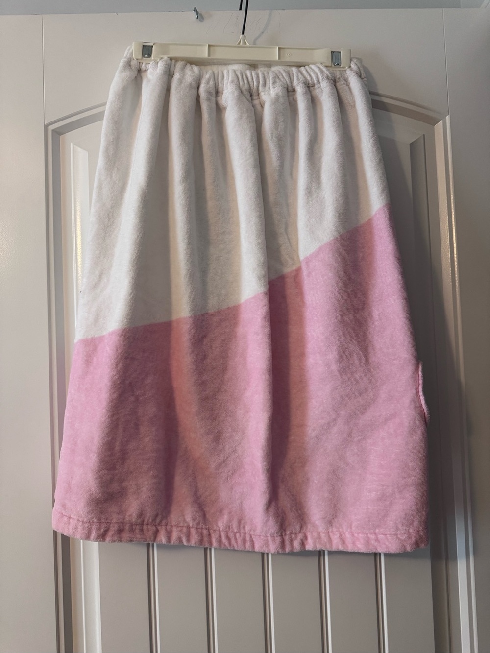 PINK by Victoria's Secret Soft Bath/Shower Velcro Closure Body Towel - Picture 4 of 6